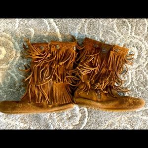 Girls suede fringe Minnetonka Boots- 2
